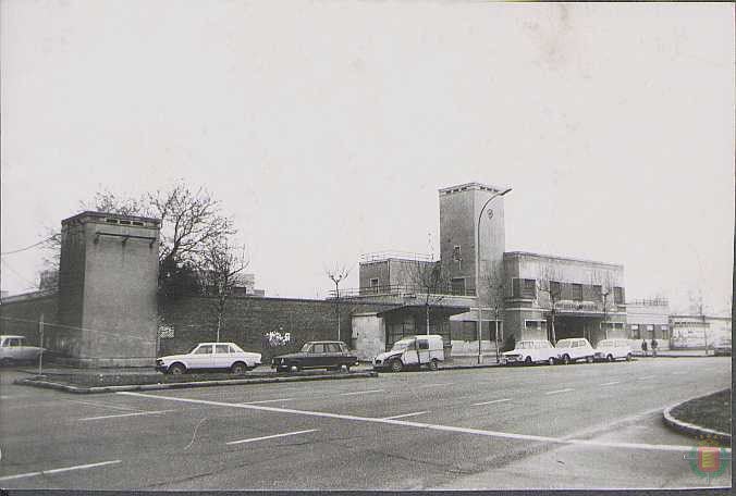 Fachada del antiguo matadero municipal en los años 70.