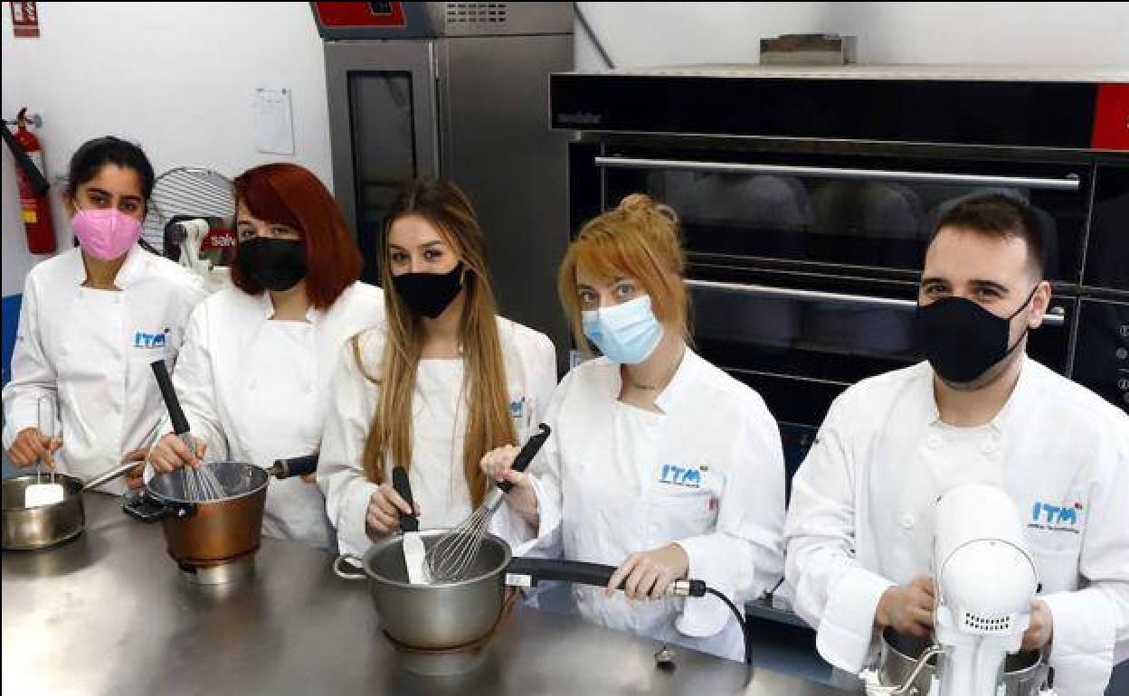 María Pérez-Enciso, Patricia Mariñán, Jessica López, Eva Aldea y Miguel Ángel Sanz. 