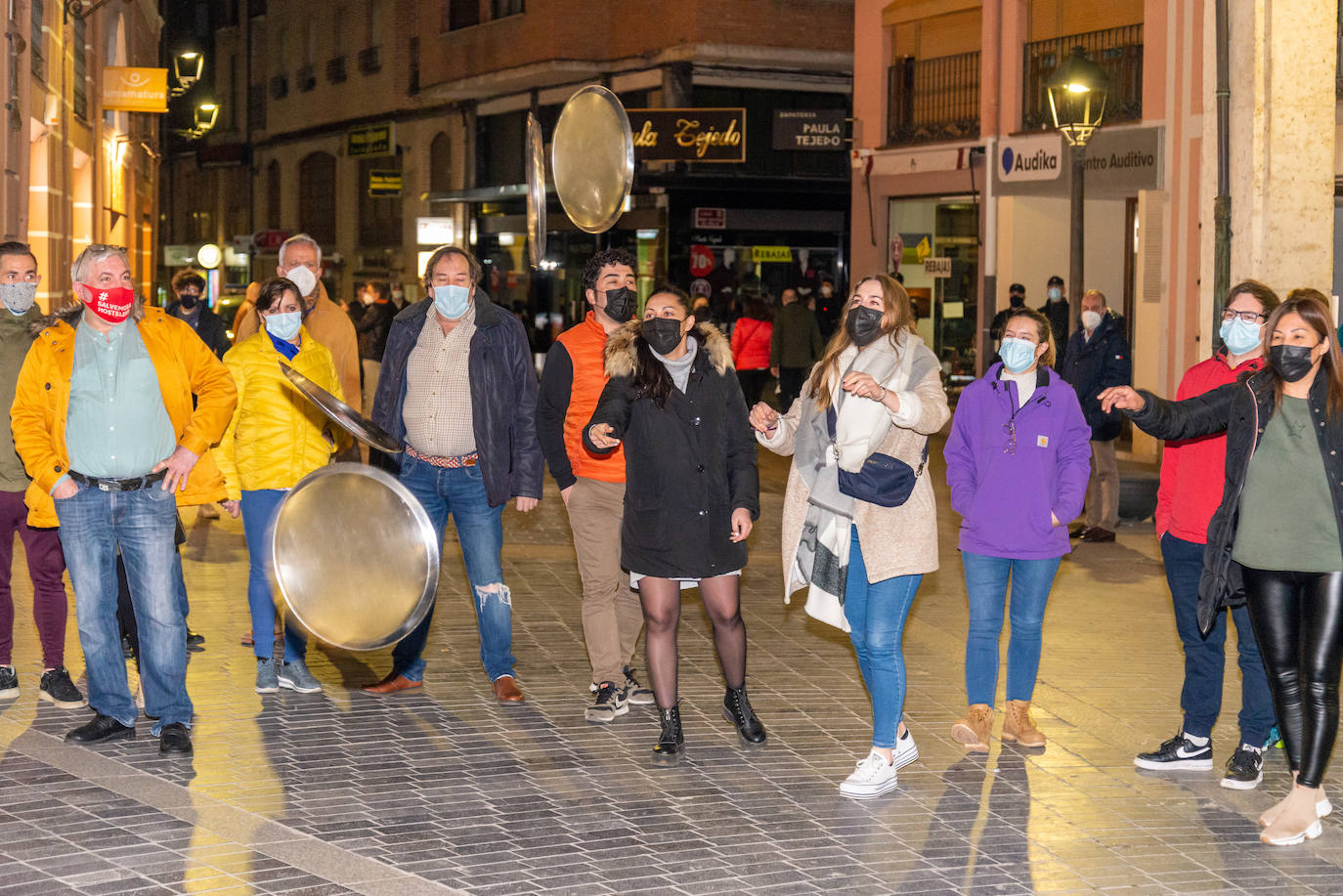 Fotos: Los hosteleros de Palencia protestan por las pérdidas de sus negocios