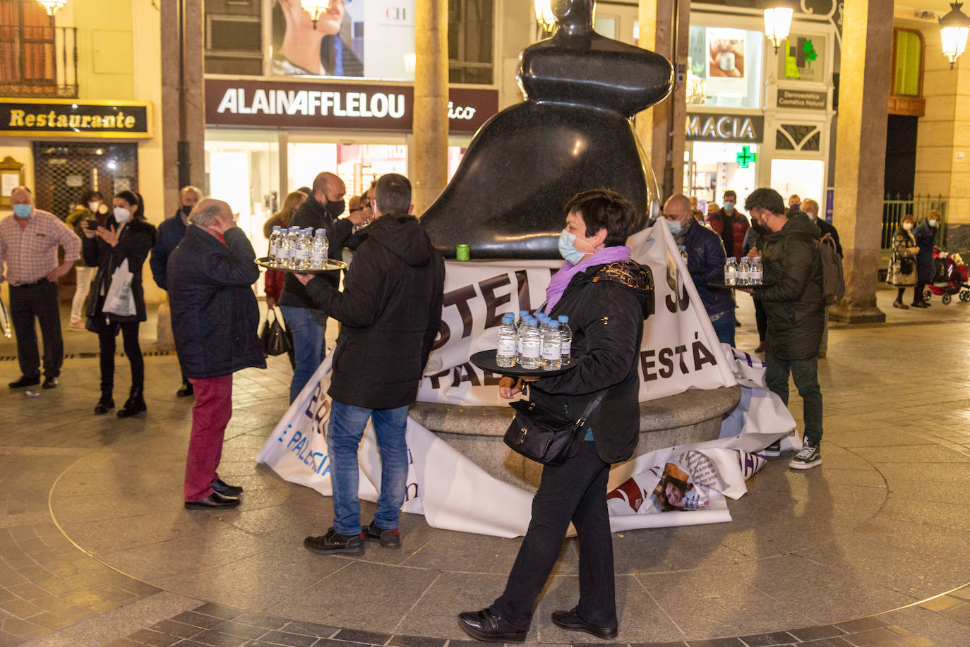 Fotos: Los hosteleros de Palencia protestan por las pérdidas de sus negocios