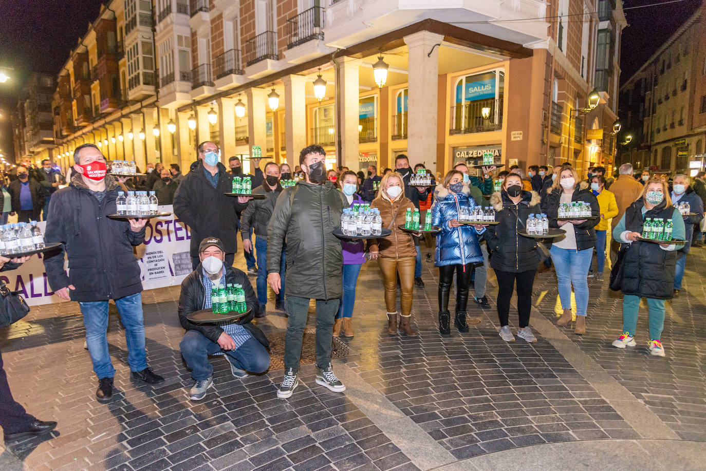 Fotos: Los hosteleros de Palencia protestan por las pérdidas de sus negocios