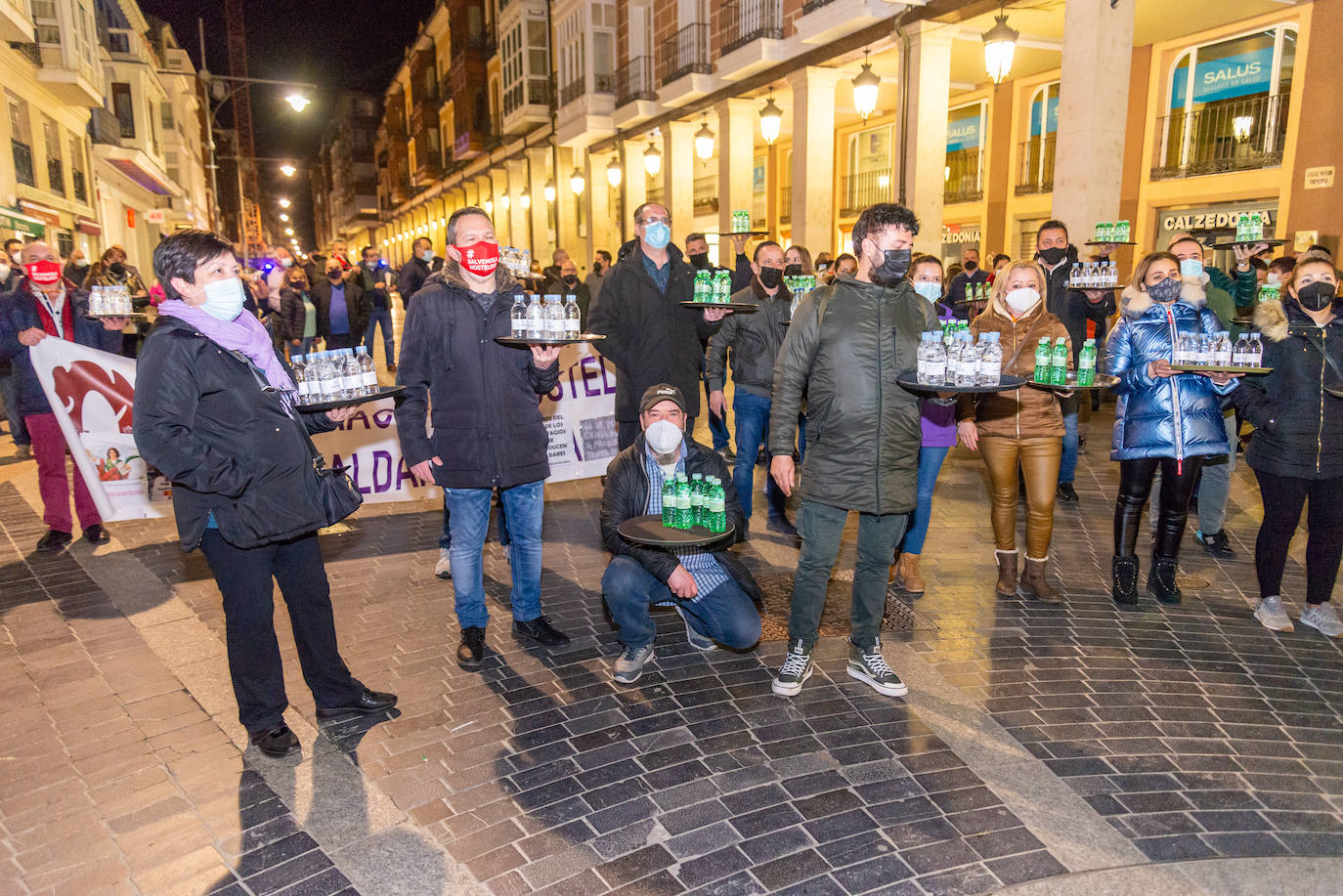 Fotos: Los hosteleros de Palencia protestan por las pérdidas de sus negocios