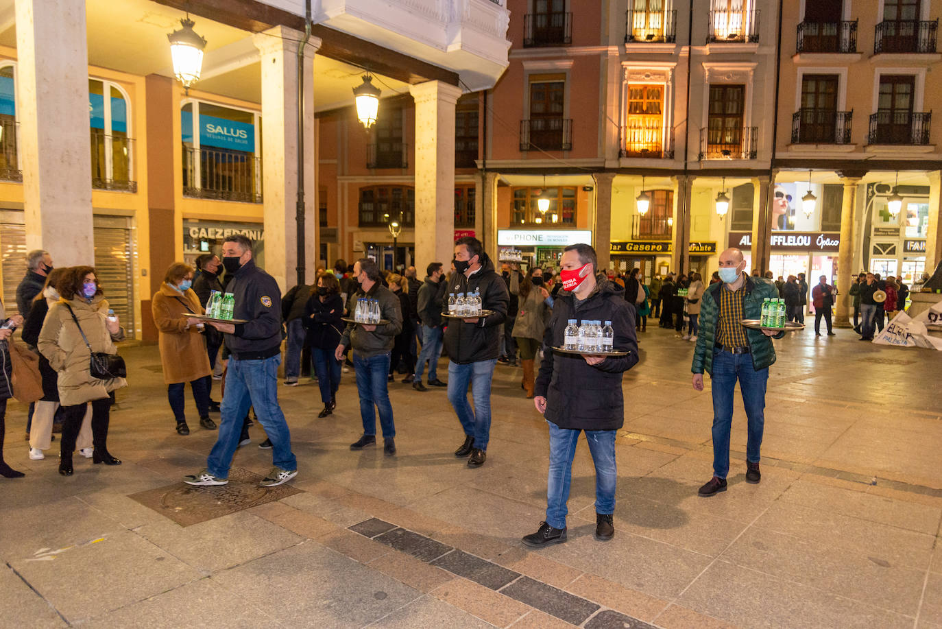 Fotos: Los hosteleros de Palencia protestan por las pérdidas de sus negocios