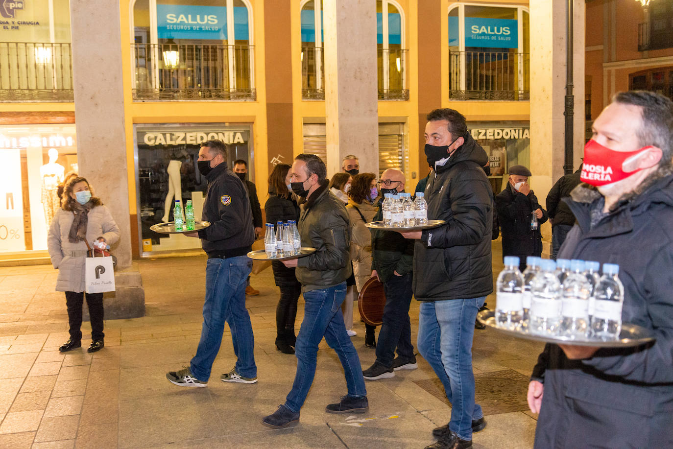 Fotos: Los hosteleros de Palencia protestan por las pérdidas de sus negocios