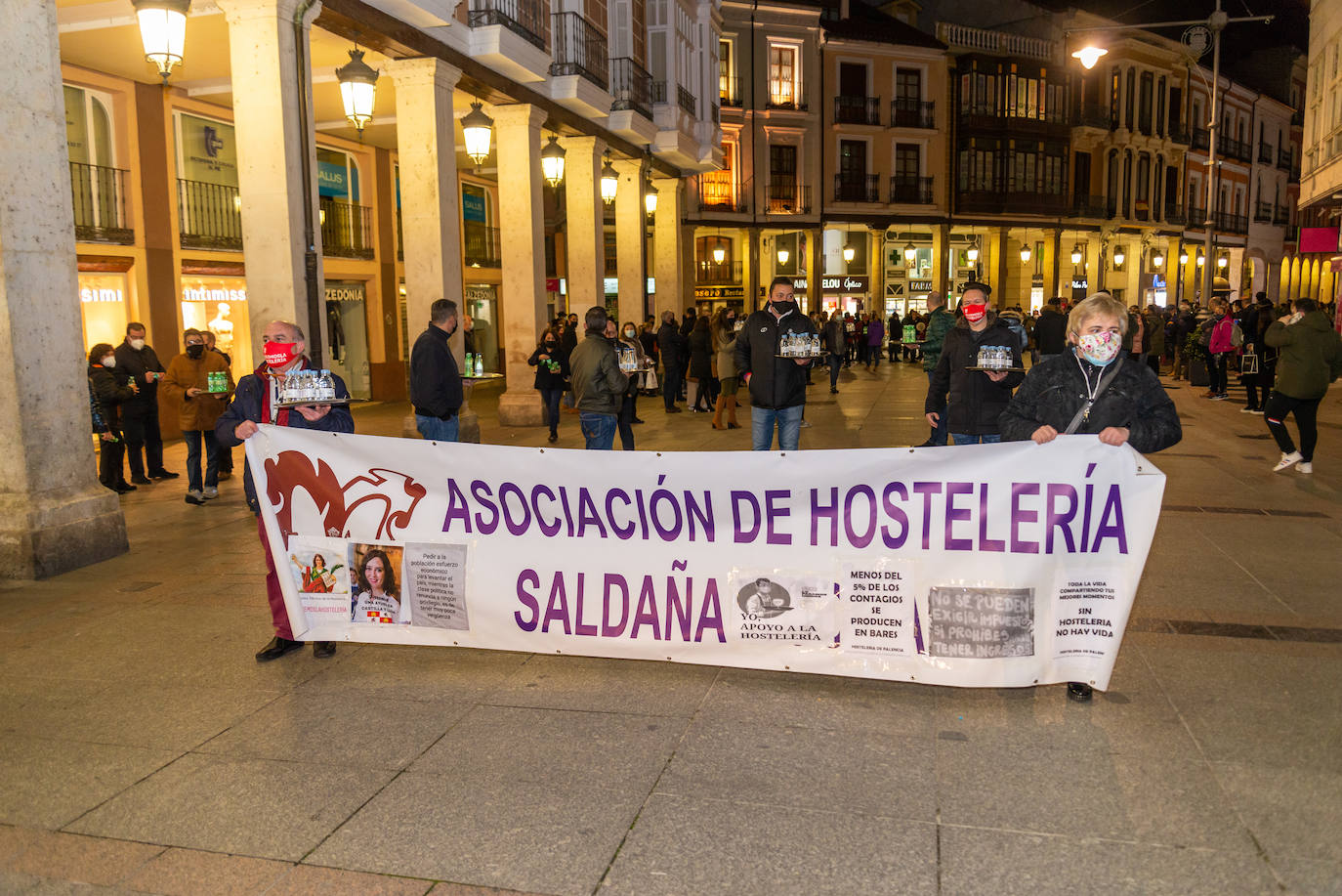 Fotos: Los hosteleros de Palencia protestan por las pérdidas de sus negocios