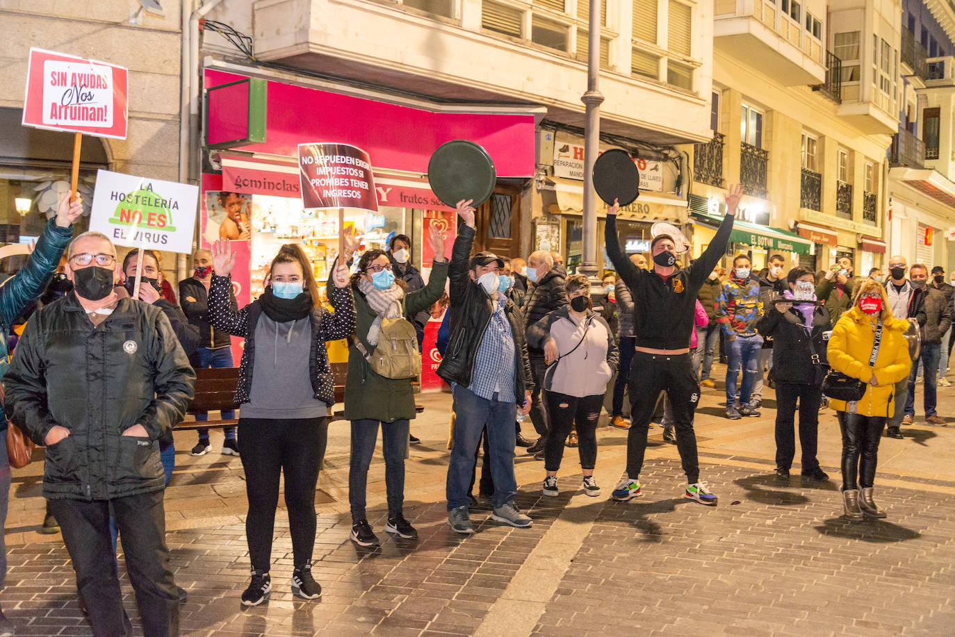 Fotos: Los hosteleros de Palencia protestan por las pérdidas de sus negocios