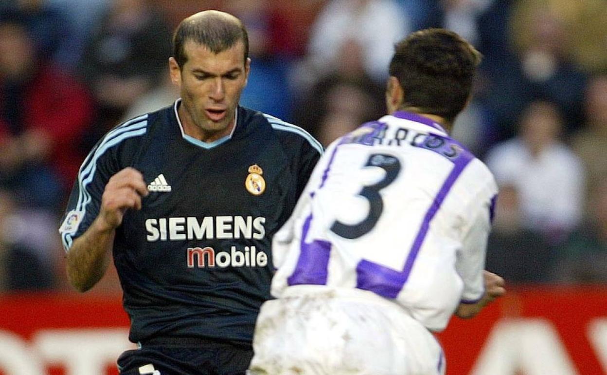 Zidane, ante Alberto Marcos en 2004.