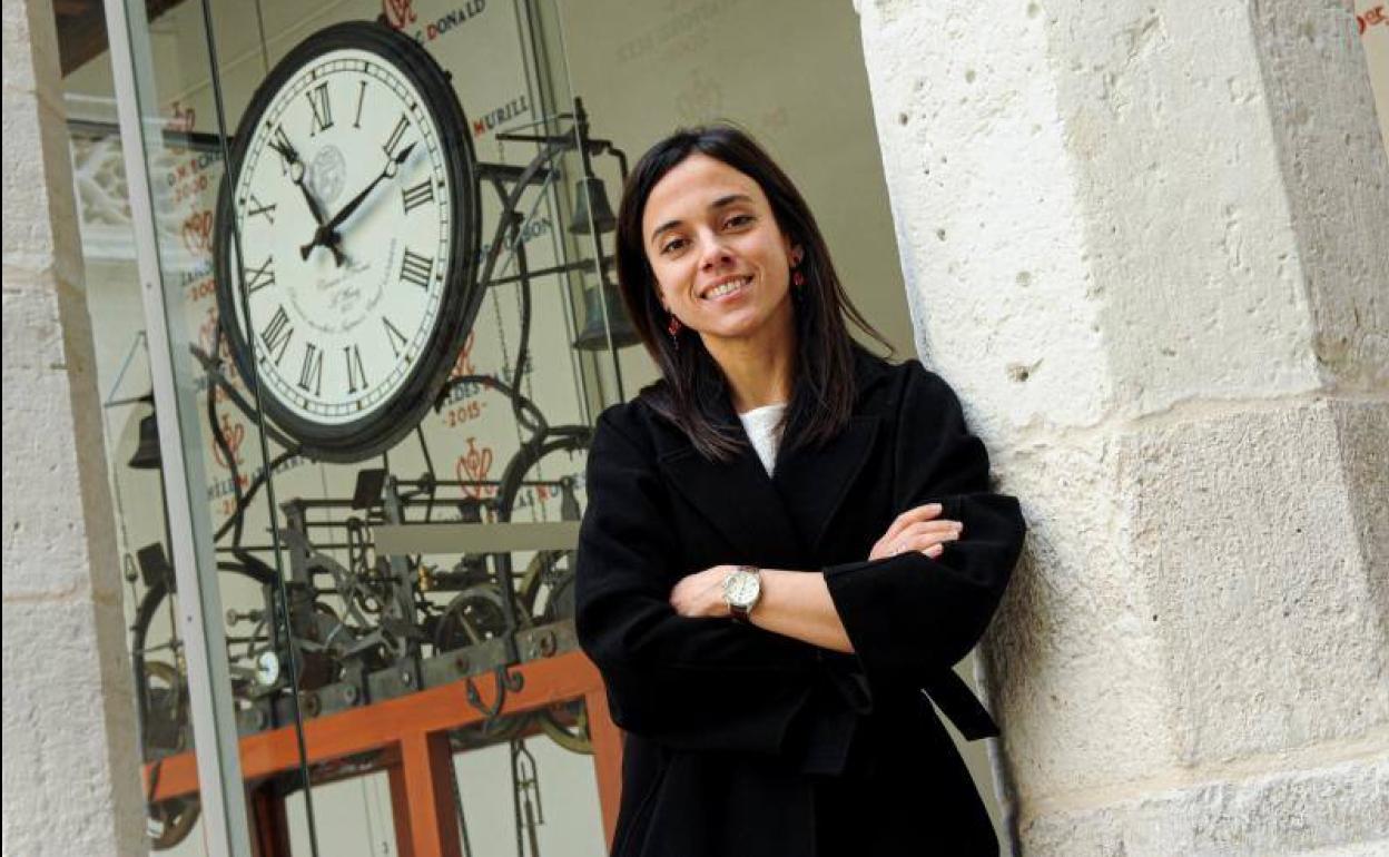 Patricia Marín Cepeda, en el claustro del Palacio de Santa Cruz, sede del Rectorado de la Universidad de Valladolid.