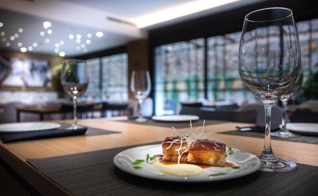 Comedor del restaurante Mena Óscar García, en Soria. 