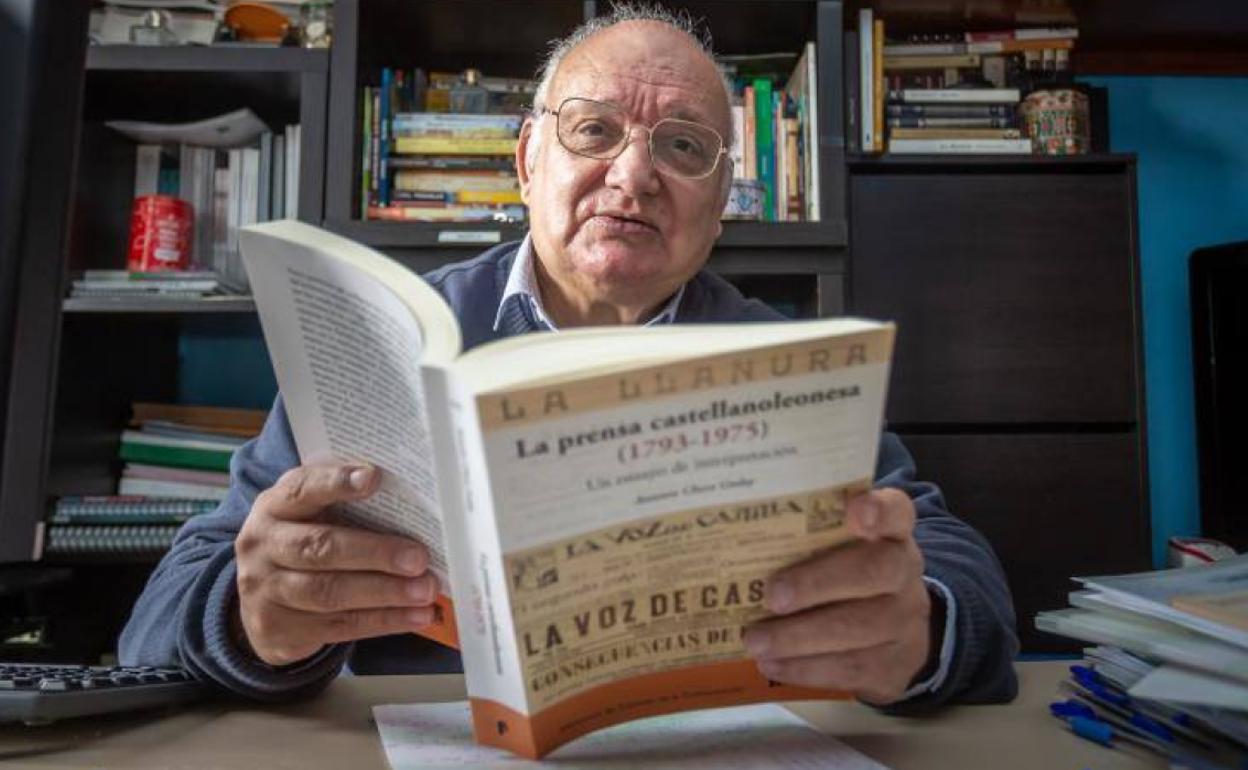 Antonio Checa: «Cuando dominan las falsas noticias, el periodista es más necesario que nunca»