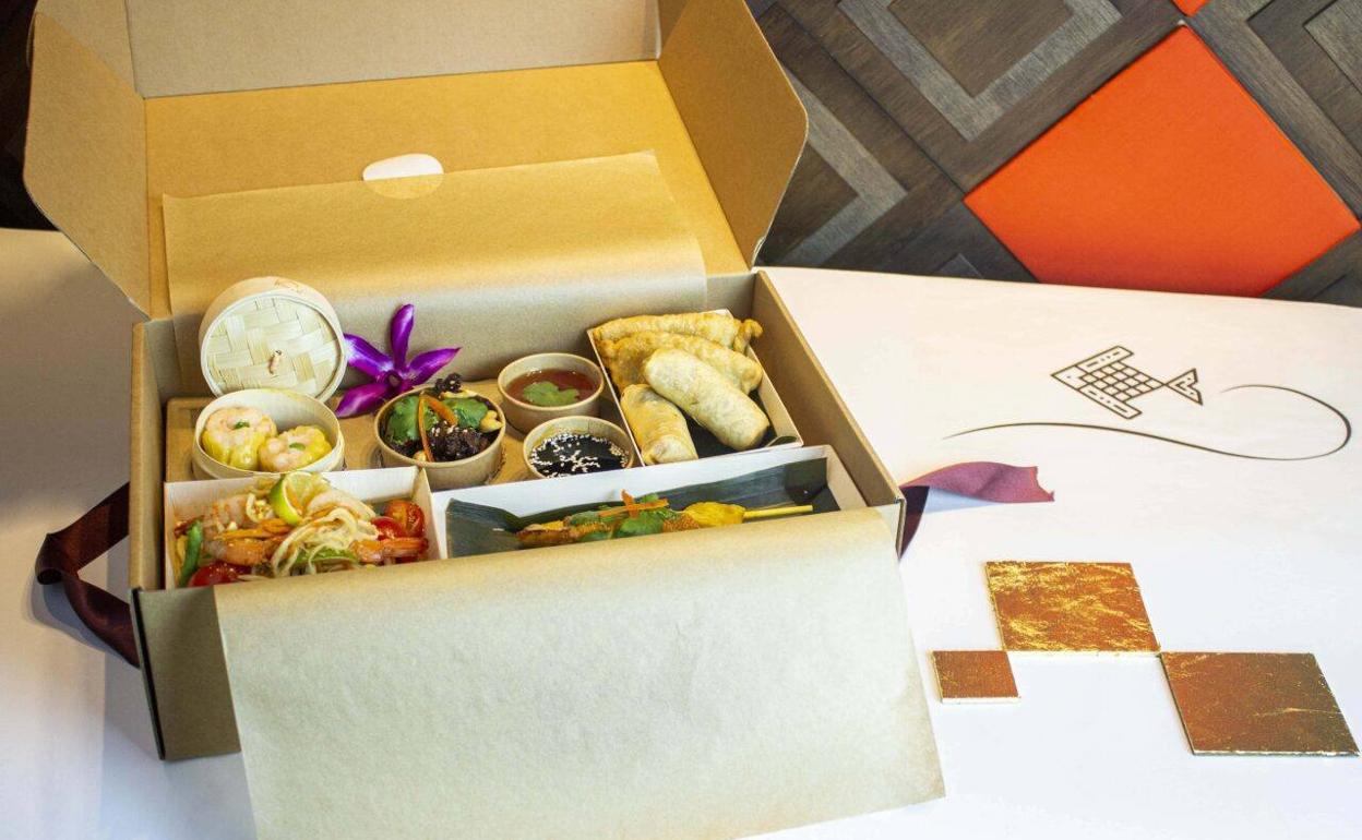 Menú para llevar a casa de Thai Emotion. 