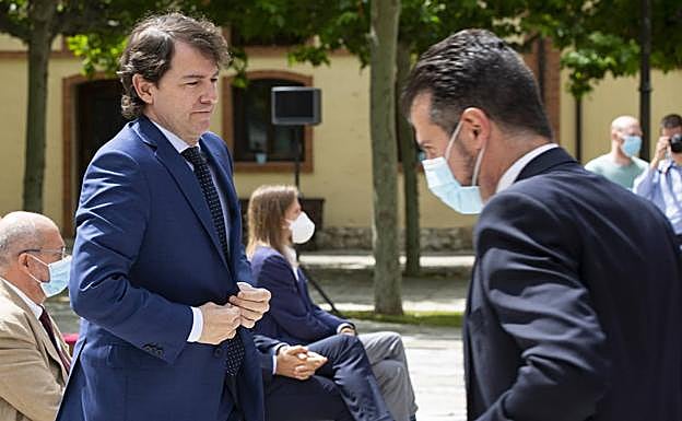 Mañueco y Tudanca, en la sede de la Presidencia de la Junta de Castilla y León.