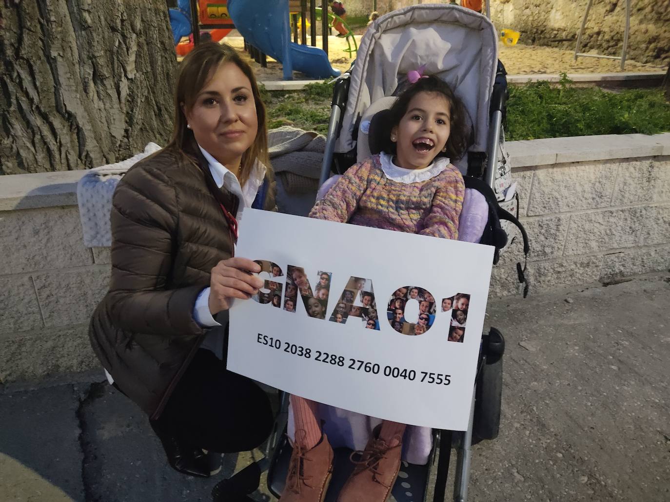 María Sanz y su hija María Yuste, que sufre la enfermedad ultra rara GNAO1.