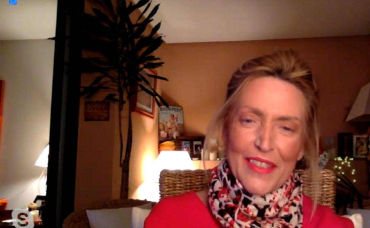 Lydia Lozano avanza cómo se encuentra después de su operación de cervicales