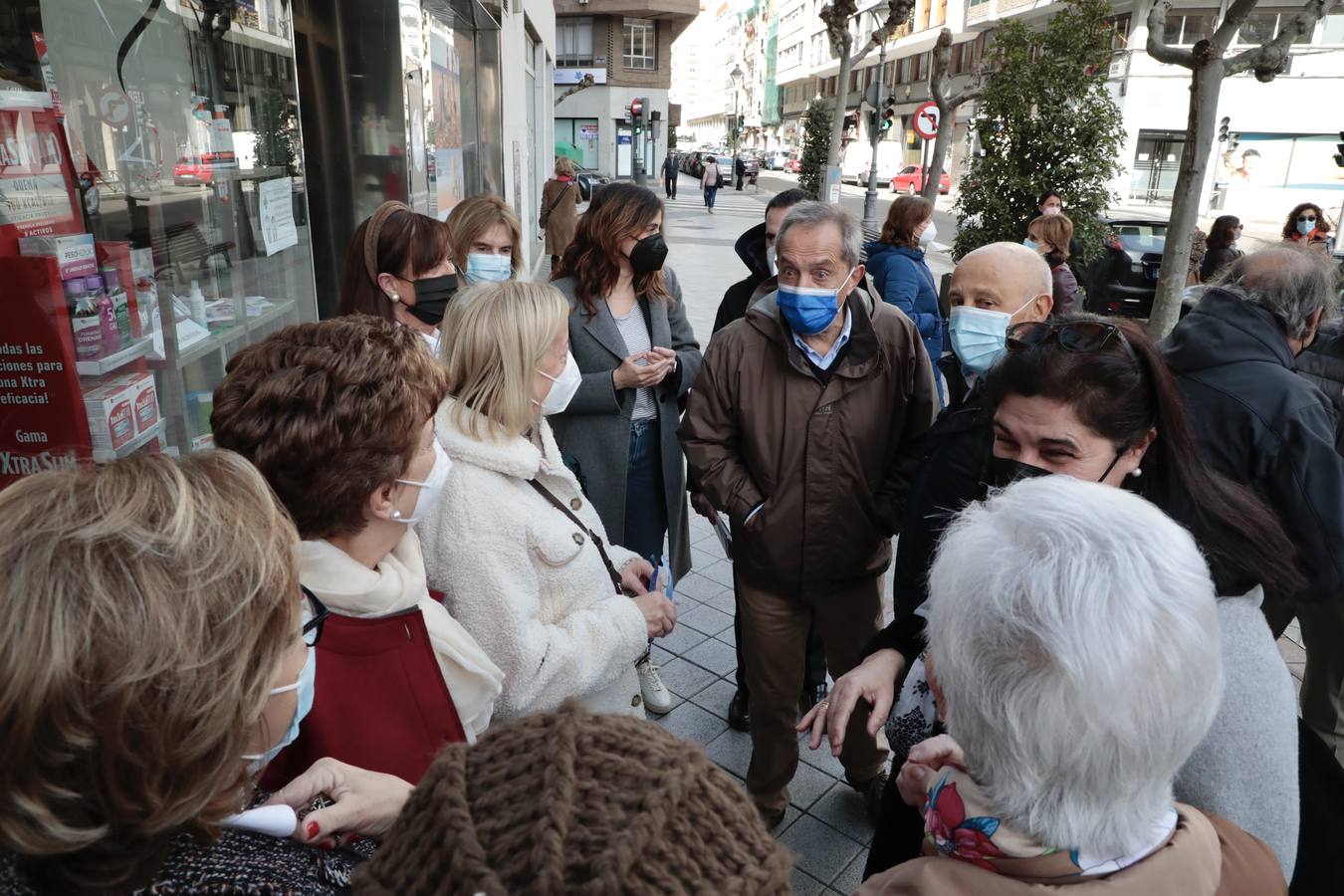 Fotos: Inauguración de la placa que recuerda a Miguel Delibes en su casa de Valladolid