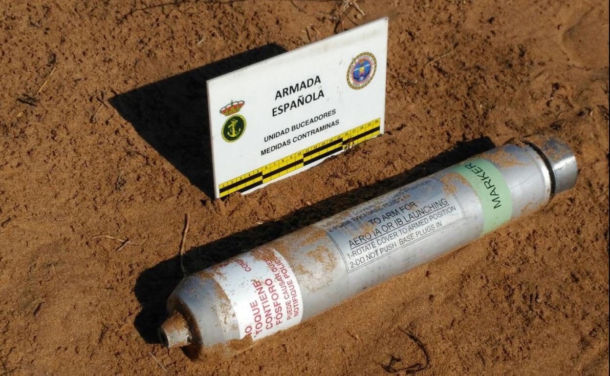 Bengala de marcación militar 'Marker Location', similar a la encontrada y detonada en una playa de Málaga.