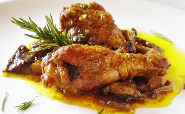 El guiso de pollo de corral ofrece un carne más sabrosa, pero necesita una mayor cocción