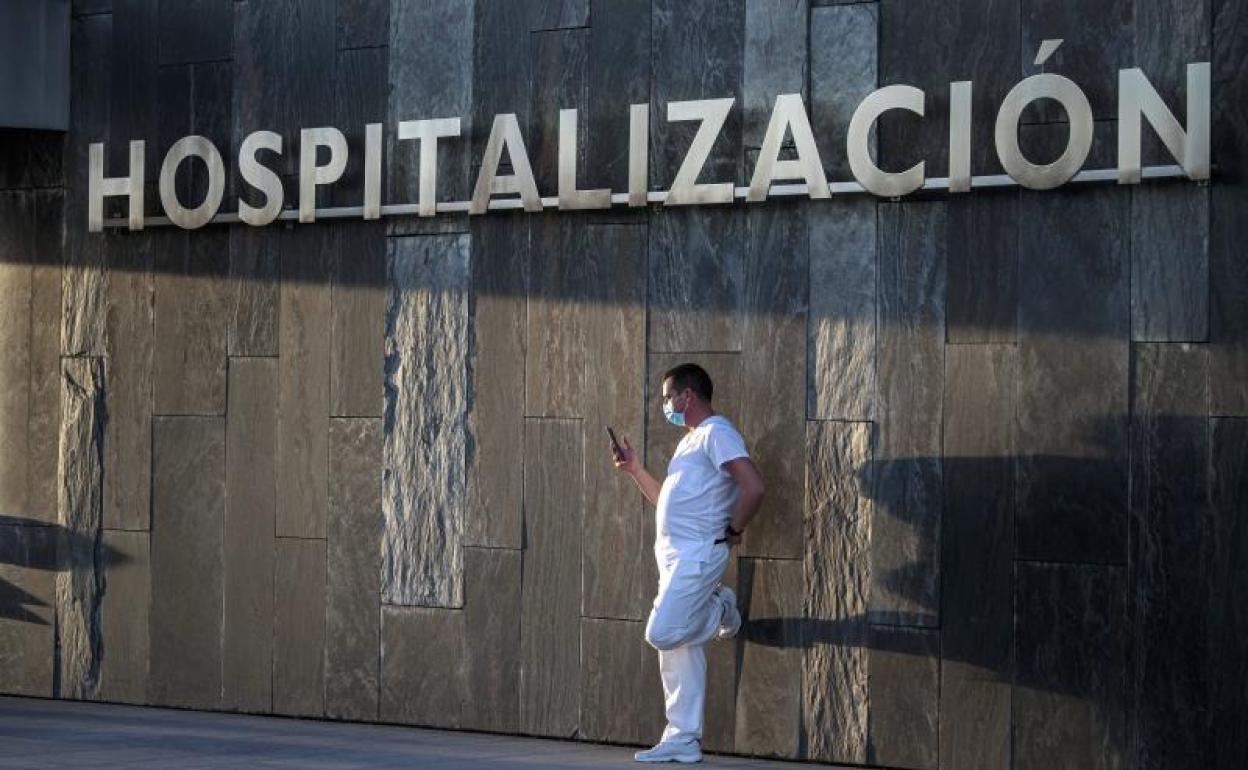 España vuelve a la zona de «riesgo medio» seis meses después