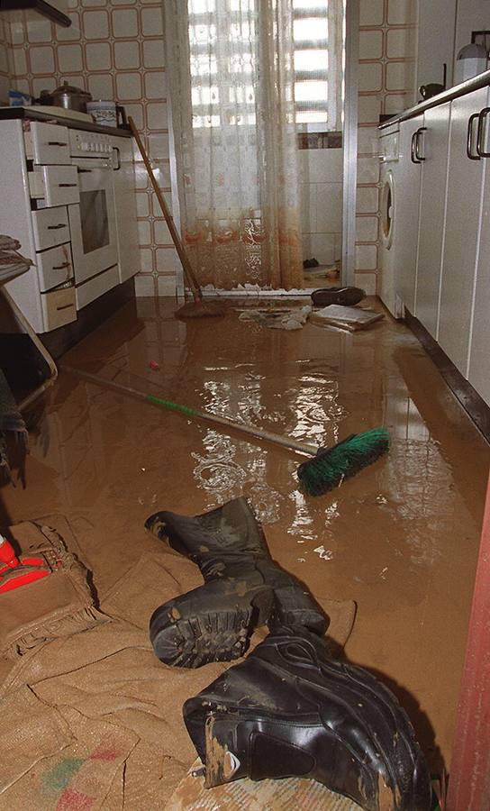 Interior de una vivienda del barrio Arturo Eyries tras la crecida del Pisuerga.