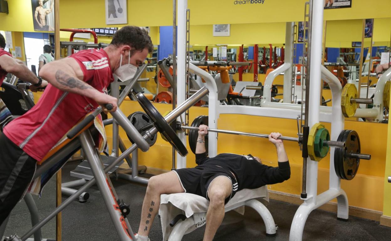 Usuarios del gimnasio Dream Body, esta mañana. 