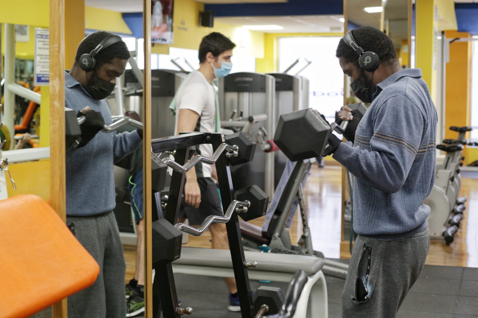 Usuarios del gimnasio Dream Body de Valladolid, a primera hora la mañana.