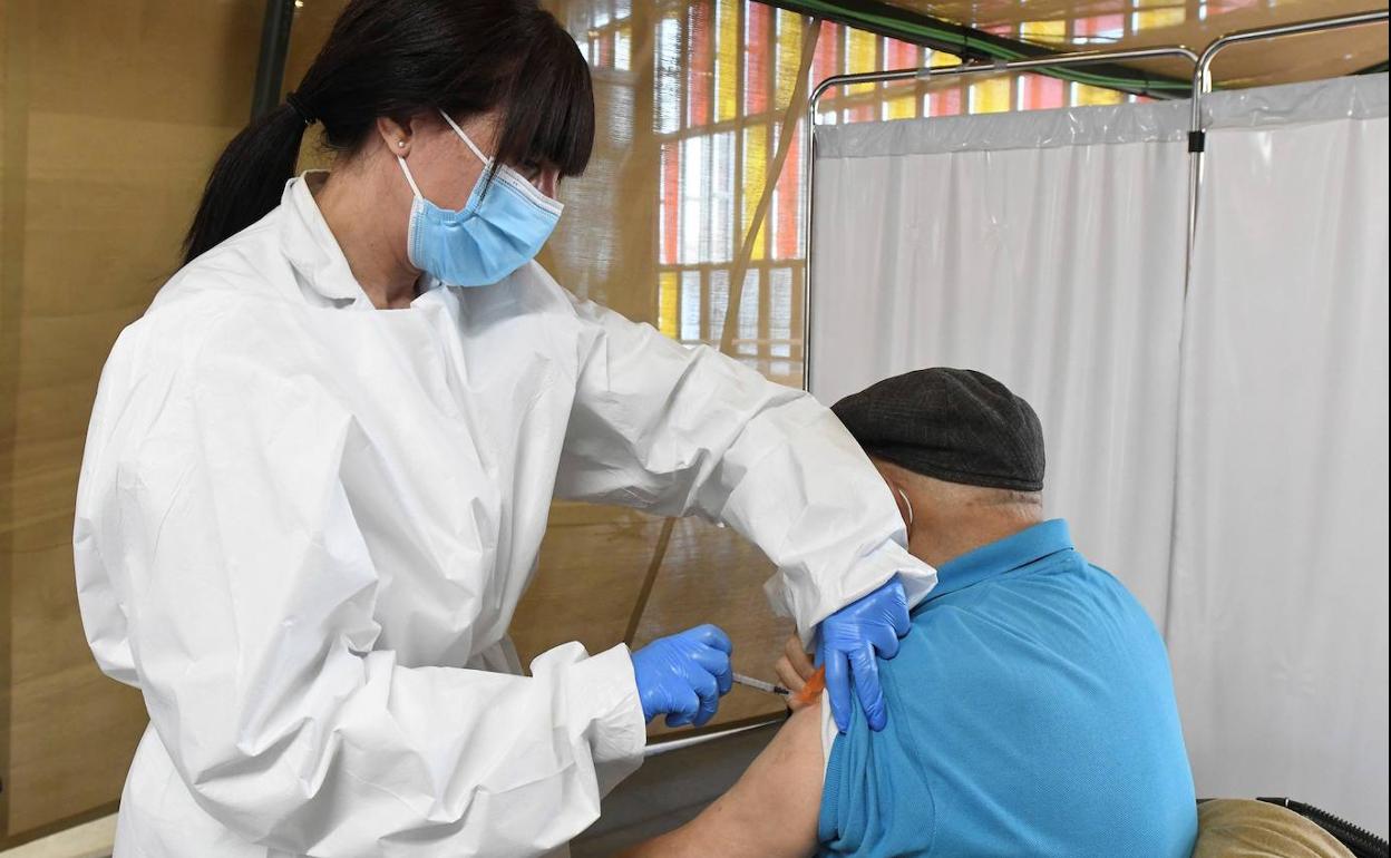 Vacunación en Palacio Congresos de León. 