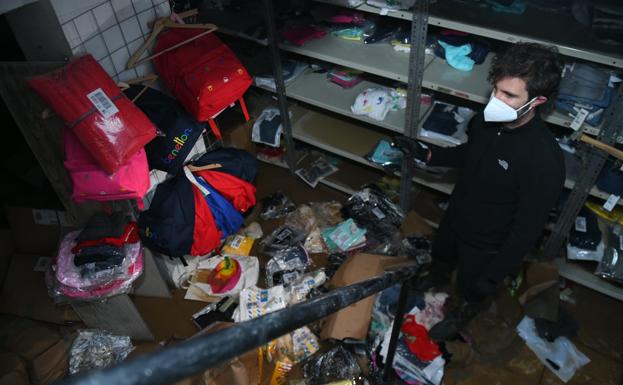 Foto: daños causados en el almacén de la marca Benetton. Vídeo: almacén del Café Ibérico.