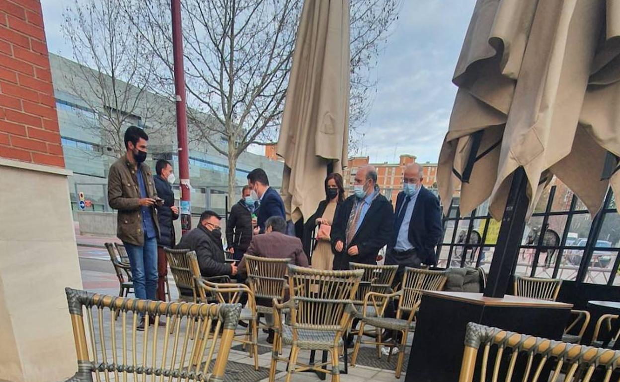 Imagen tomada ayer que ha provocado la reacción de los hosteleros. 