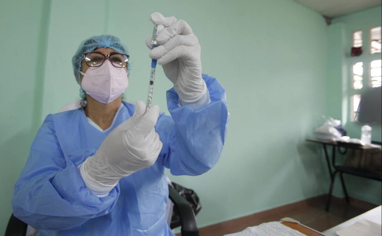 Preparación de una dosis de la vacuna