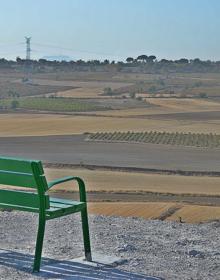 Imagen secundaria 2 - Arriba, Senderos del Clarete a su paso por bodegas tradicioanales; abajo, Canal de Castilla y Mirador del Pisuerga a su paso por el término municipal de Cigales y el mirador del Teso Blanco. 