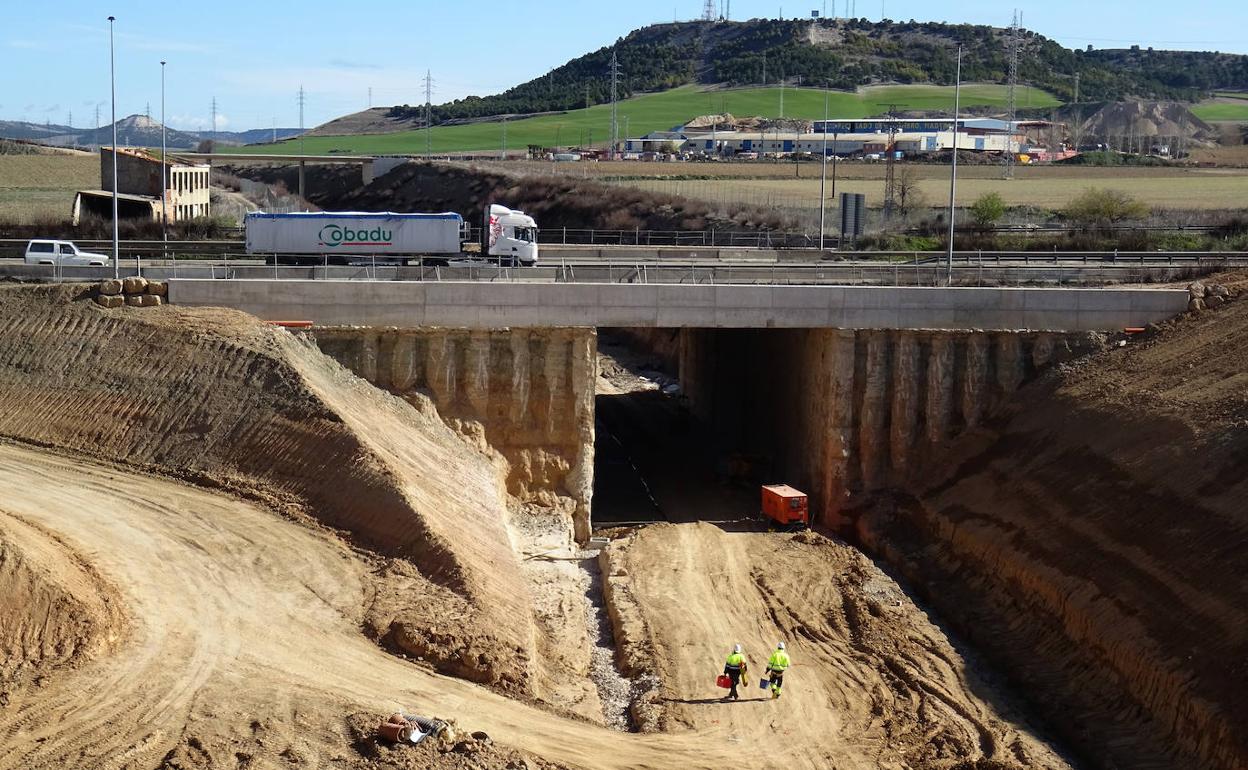 El nuevo paso inferior de la variante de mercancías que discurre bajo la autovía de Soria. 