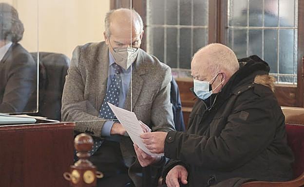 El expolicía que mató a su mujer en León pensó en suicidarse pero no lo hizo «porque el vecino se quedaba riendo»