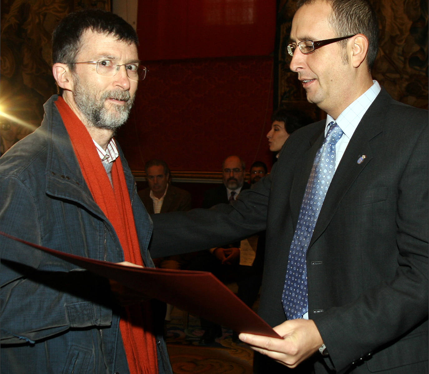 Junto al crítico de arte Jesús Mazariegos, también fallecido.