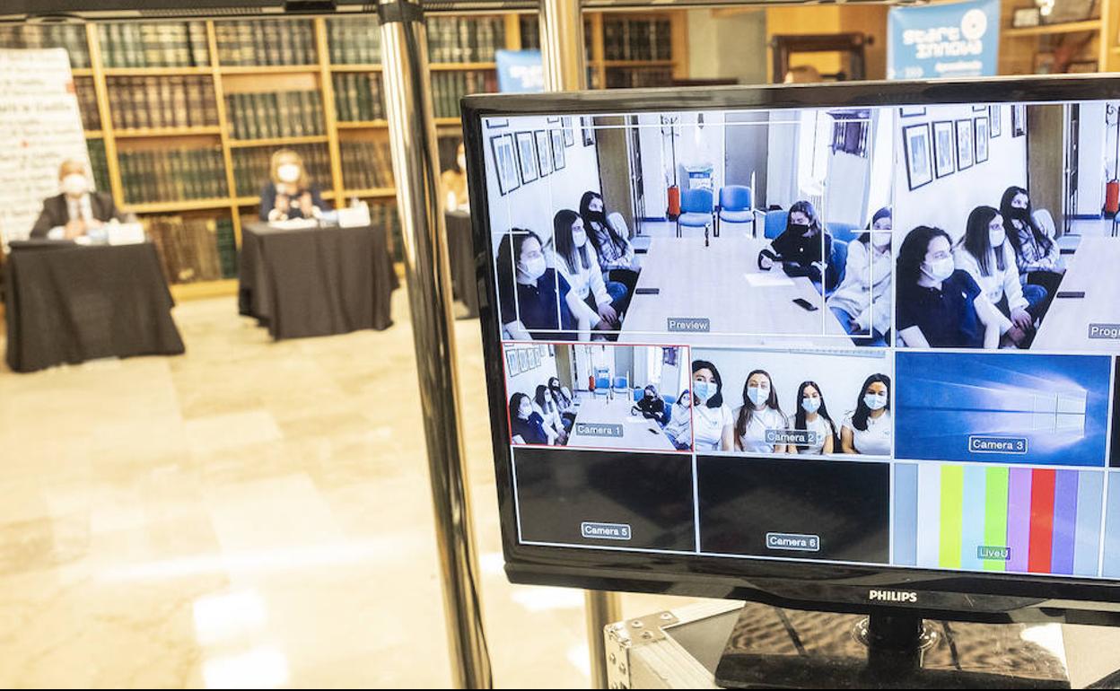 Celebración telemática de la segunda de las dos sesiones para elegir ganador.