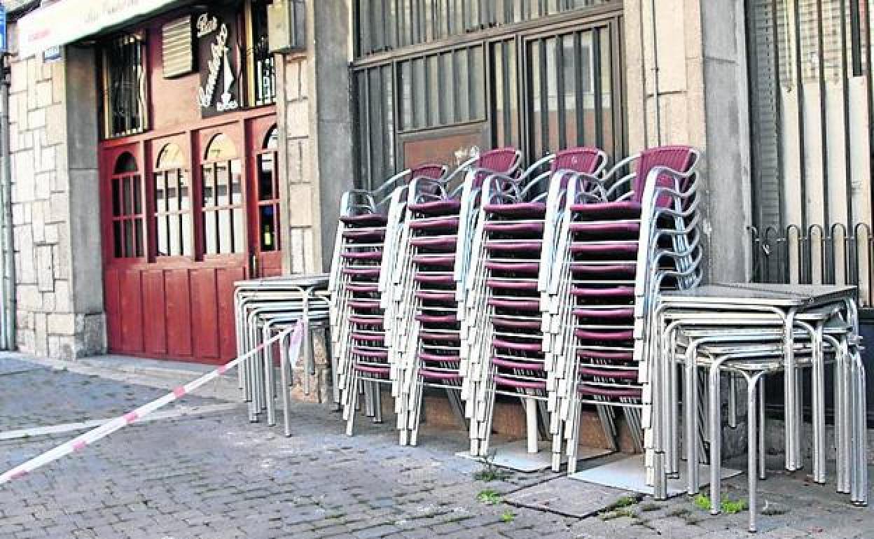 Terraza recogida en una calle de Cuéllar. 