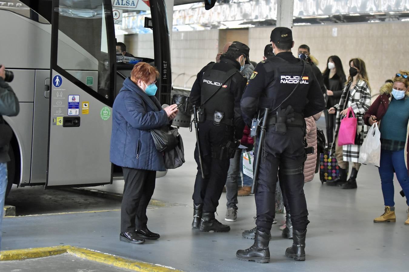 Fotos: Controles de movilidad en las estaciones de trenes y autobuses de Valladolid