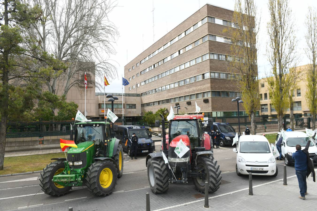 Fotos: Protesta de ganaderos en Valladolid en contra de la sobreprotección del lobo