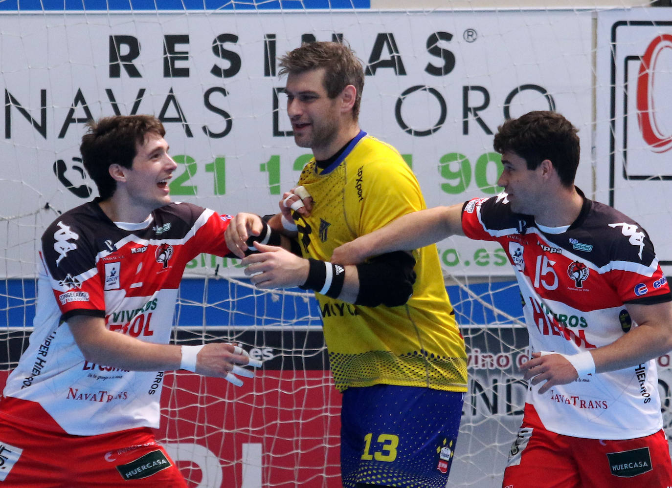 Partido de la Liga Asobal entre Balonmano Nava y Bidasoa 