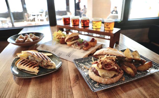 El Kit del Explorador, cinco tapas con cinco cervezas San Miguel, y otros platos. 