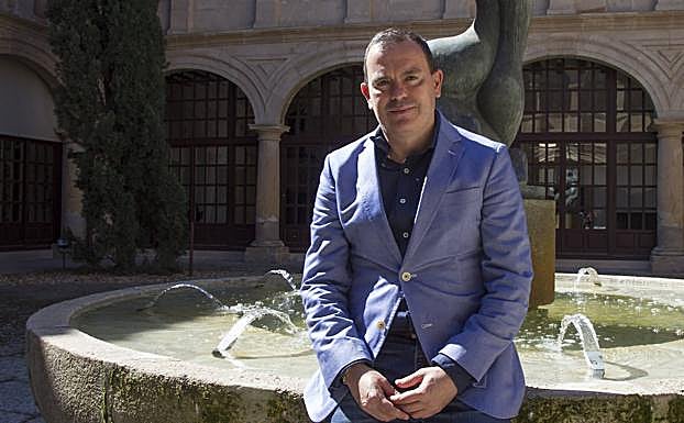 Francisco José Requejo, en el claustro del edificio de la Diputación de Zamora. 