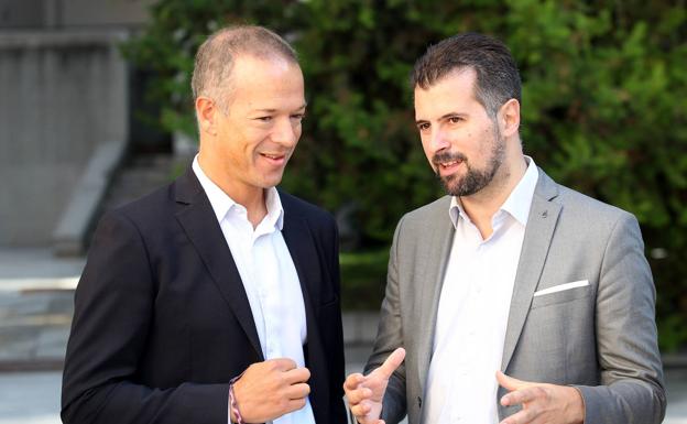 Ánder Gil, portavoz socialista en el Senado, y Luis Tudanca, candidato a presidir la Junta.