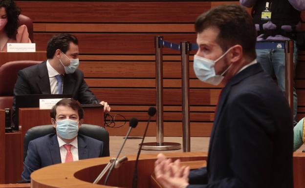 Luis Tudanca durante su intervención en las Cortes. 