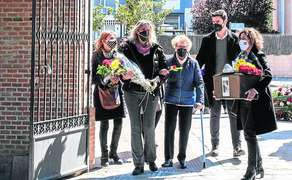 El miliciano ya descansa junto a su esposa