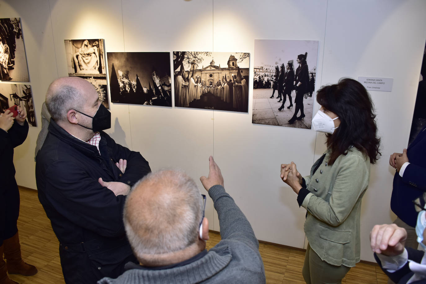 Exposición de fotografía 'Dos semanas, un encuentro 2021' realizada en la Oficina de Turismo de Valladolid, en la que se exponen imágenes de Semana Santa de autores como Chema Concellón y Fran Jiménez.