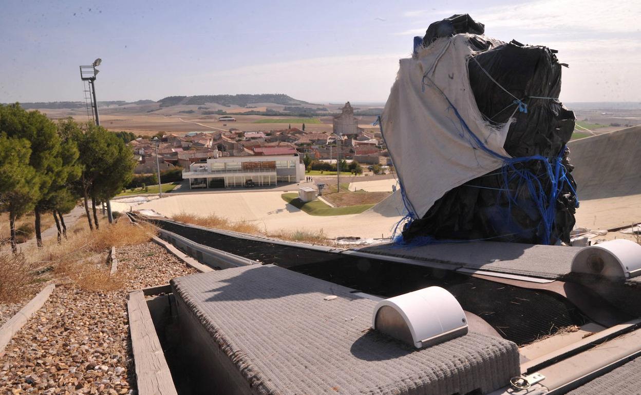 Obras que se iniciaron en Villavieja del Cerro para acoger las pistas de Meseta Ski. 