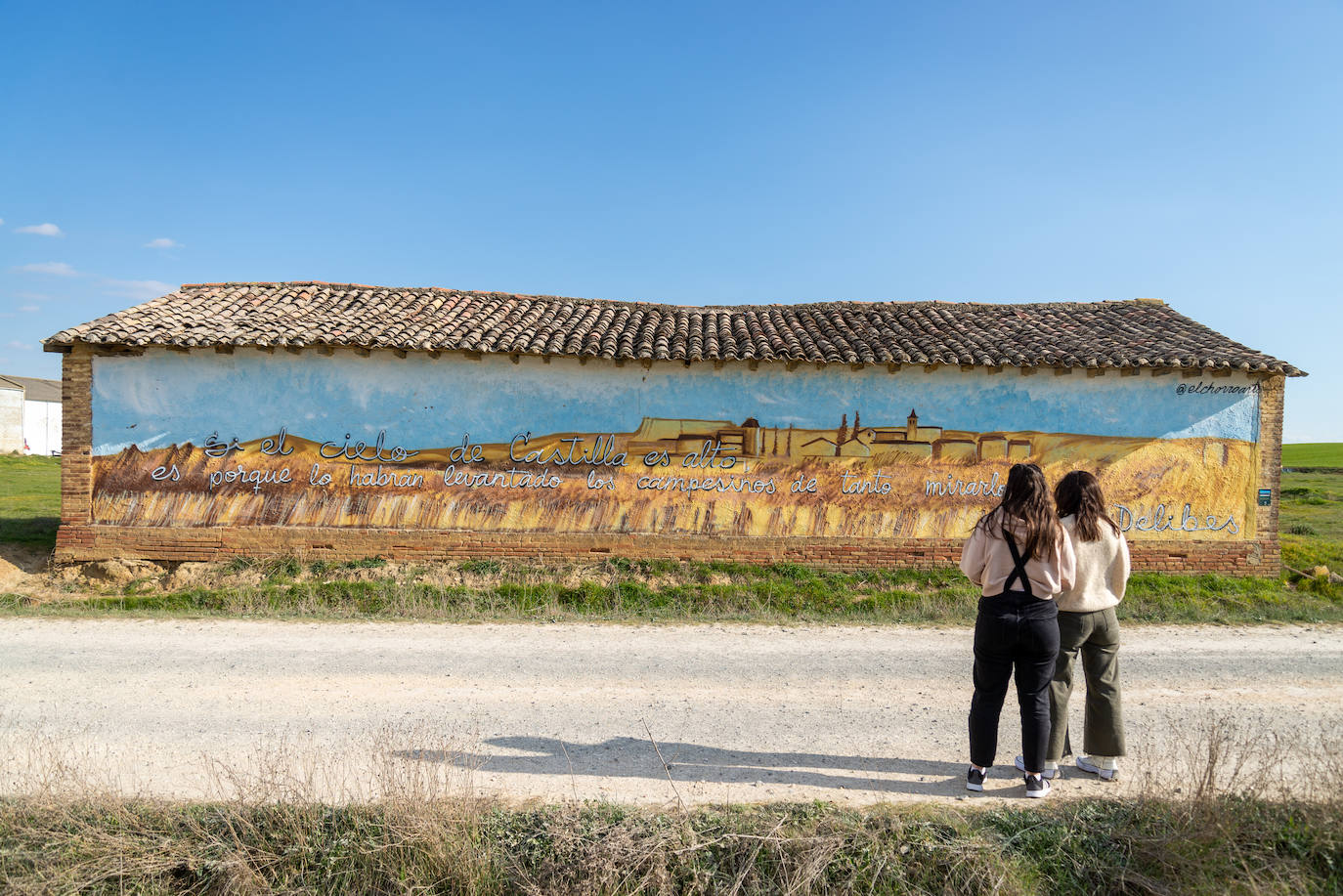 Los murales inundan el pueblo de Villaherreros.