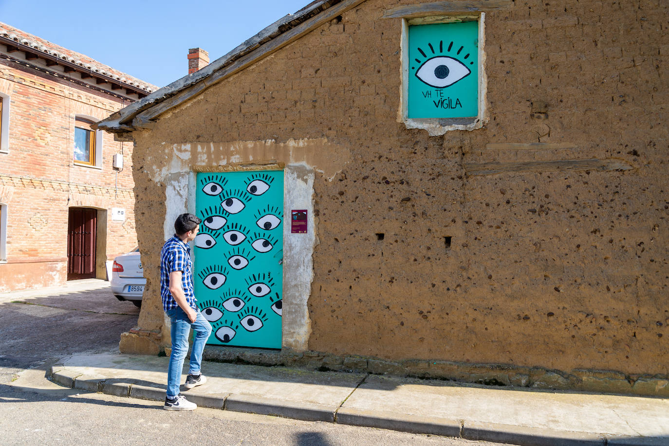 Los murales inundan el pueblo de Villaherreros.