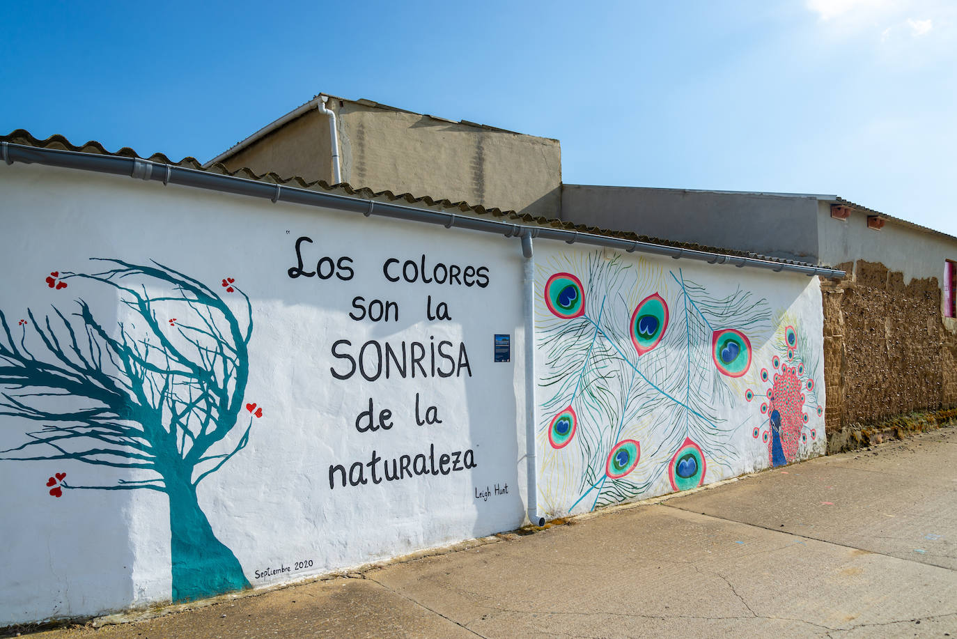 Los murales inundan el pueblo de Villaherreros.