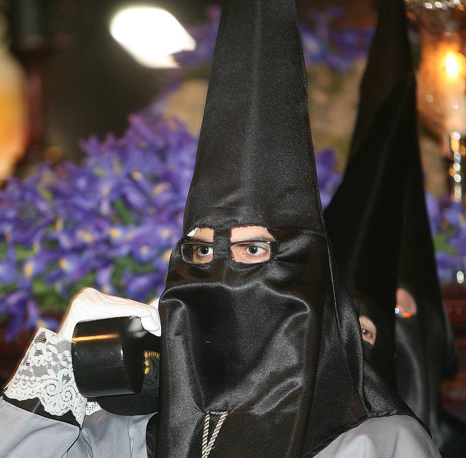 2010. Un momento de la procesión del Santo Cristo de las Cinco Llagas.