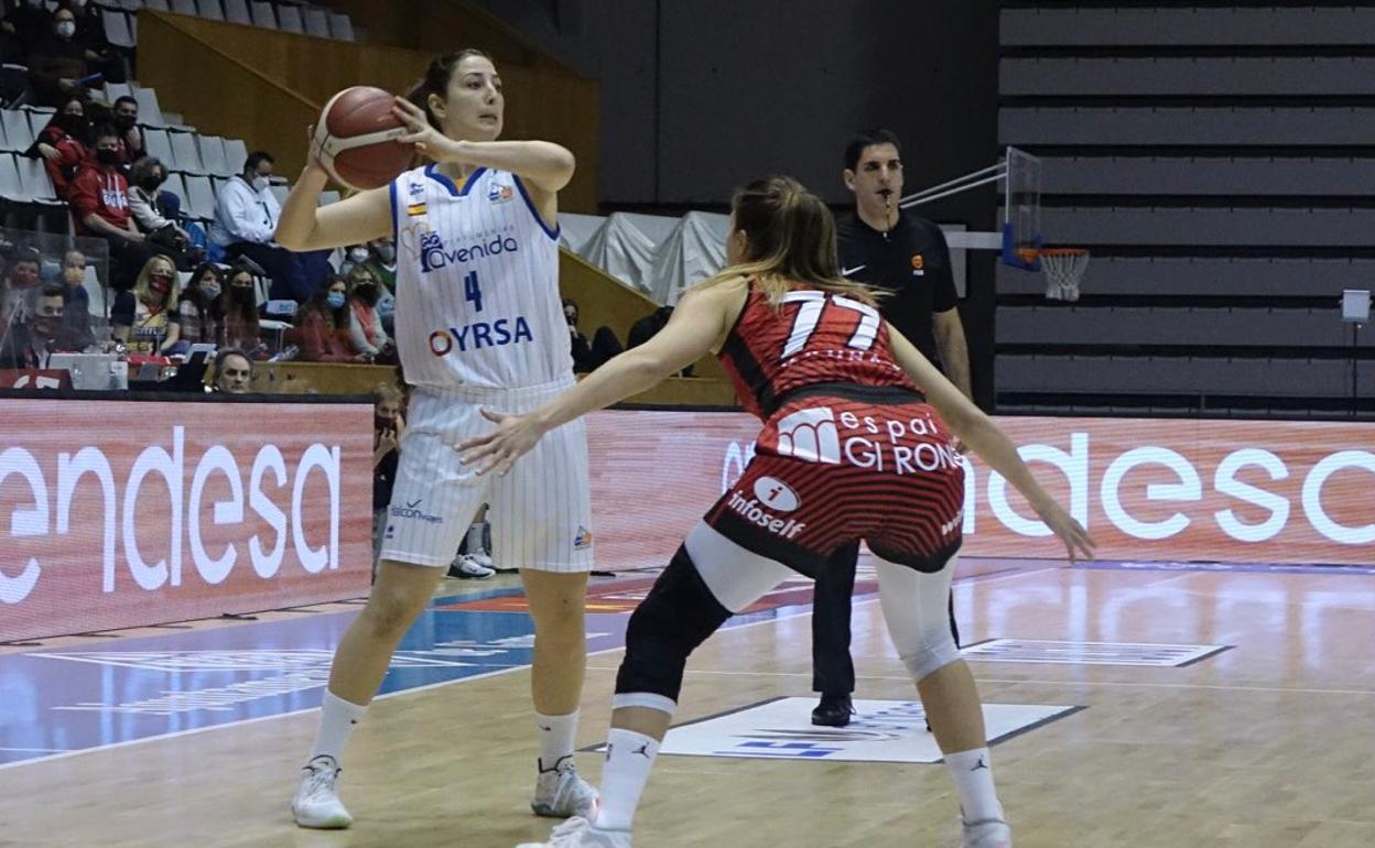 Leo Rodríguez, defendida por Pao Ferrari. 